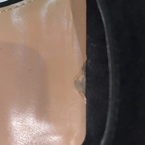 Steve Madden Carrson Black Suede Block Heels, size 7 Great Condition 1 flaw pic - Picture 9 of 14